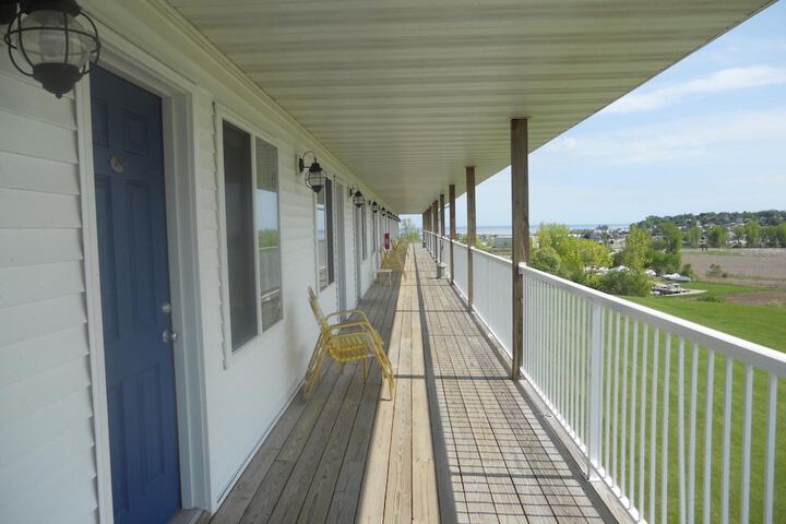 Coho Motel and Suites