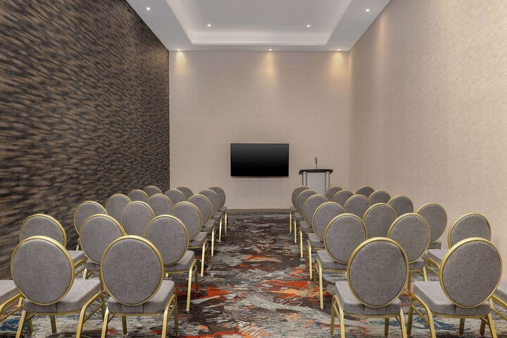 DoubleTree by Hilton Kingston