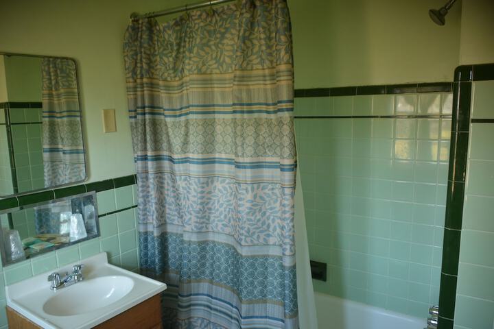 Room 32 of 59