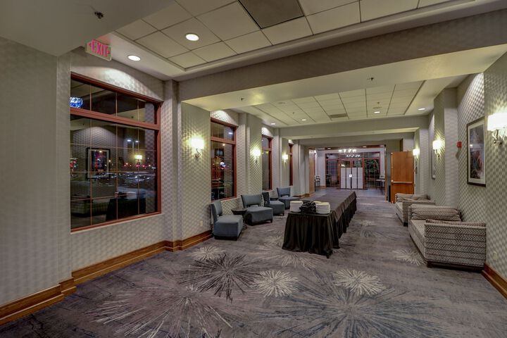 Ballroom/Hall 86 of 92