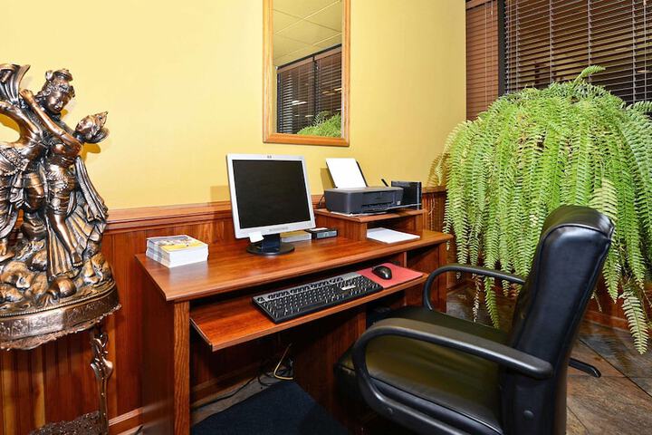 Business Center 36 of 37