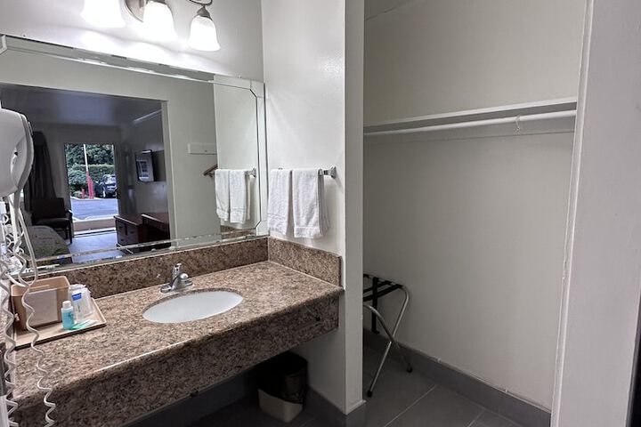 Room 16 of 26