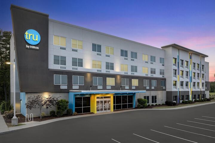 Tru by Hilton Fayetteville I-95 NC