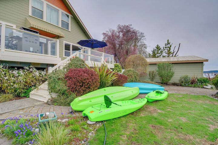 Direct Beach Access: Getaway on Port Orchard!