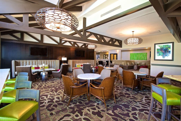 Lounge 101 of 114