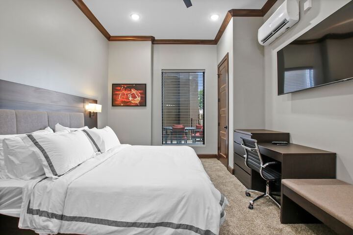 Room 70 of 148