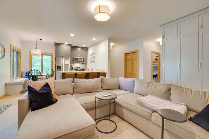Modern Bellaire Condo: Pool Access Near Skiing!
