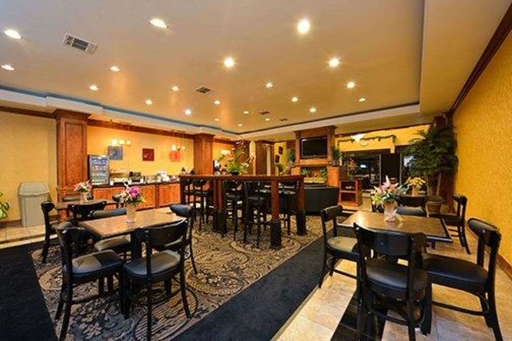 Comfort Suites Bay City East