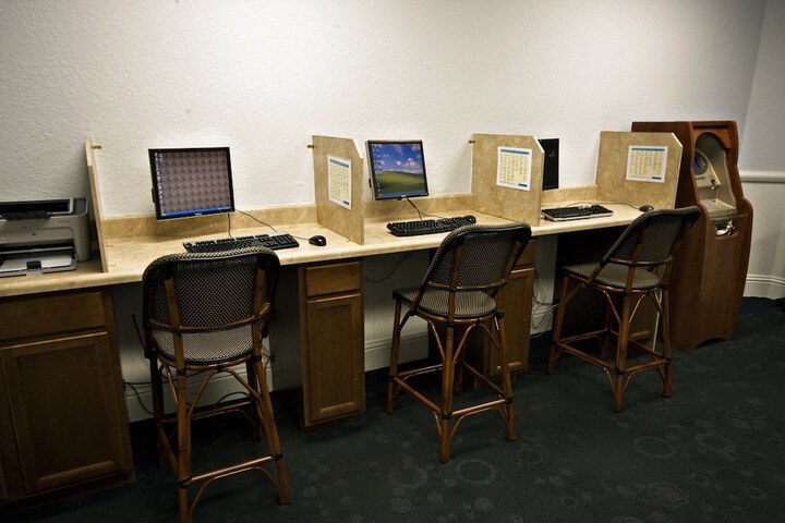 Business Center 57 of 62