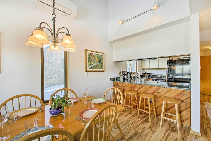3 Mi to Attitash Resort: Condo w / Mtn Views!