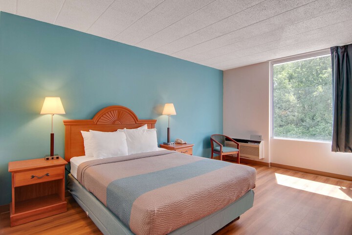 Room 27 of 38