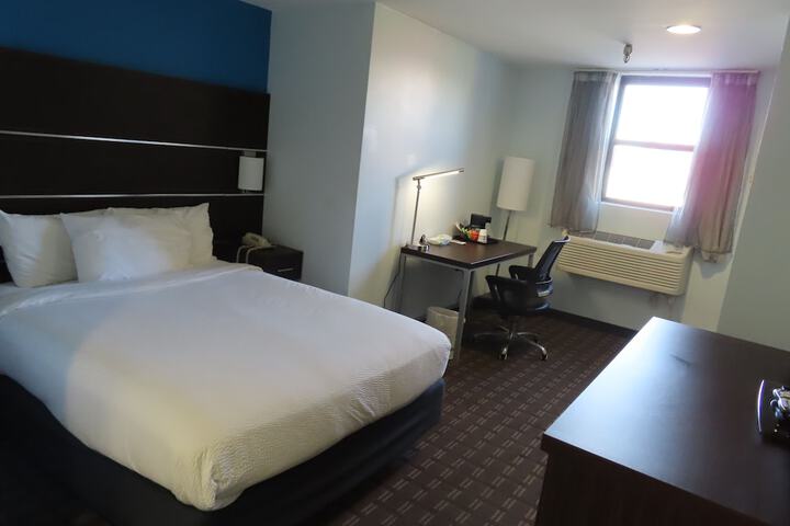 Room 33 of 76