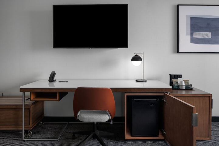 Room 27 of 46
