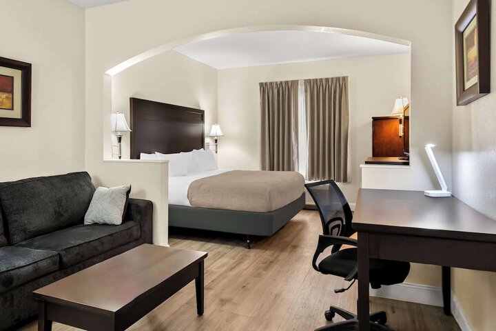 Room 28 of 45