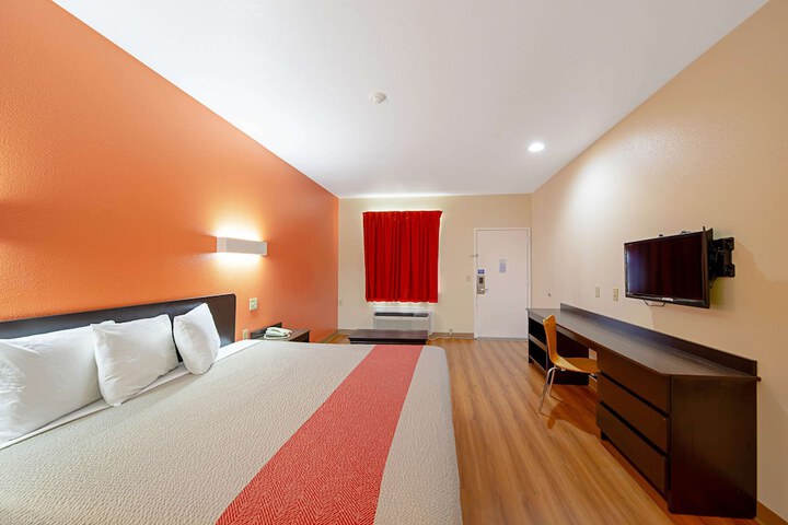 Motel 6 Rhome TX