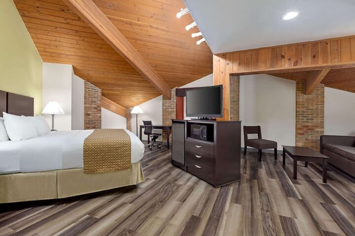 Room 10 of 25
