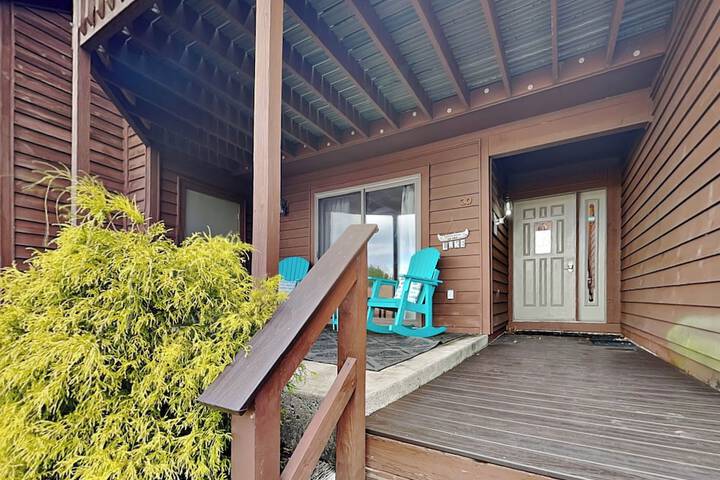 Sunplace 30 by Taylor Made Deep Creek