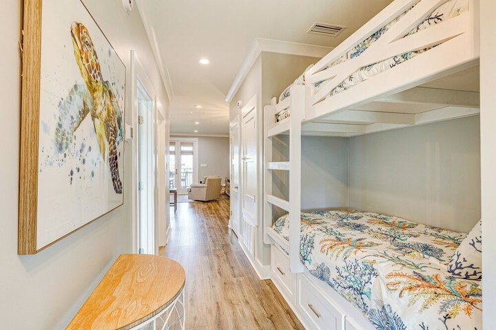 Waterfront Oasis in Dauphin Island - Shared Perks!