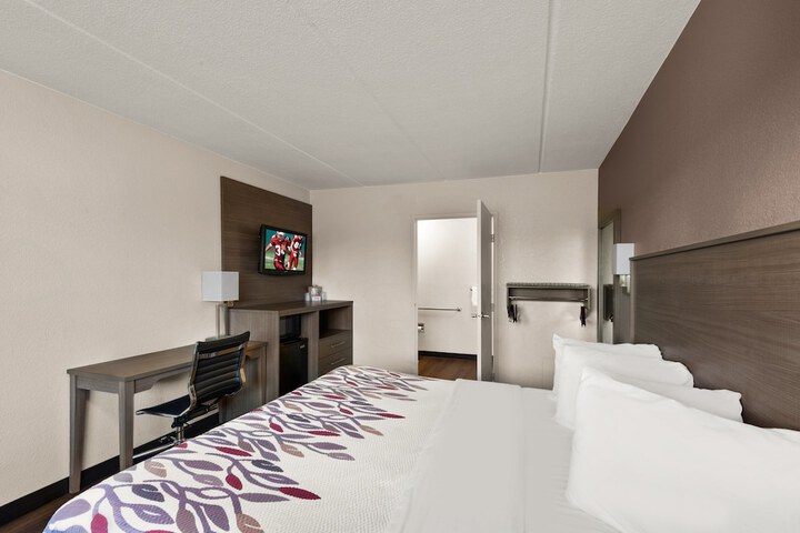 Room 17 of 33