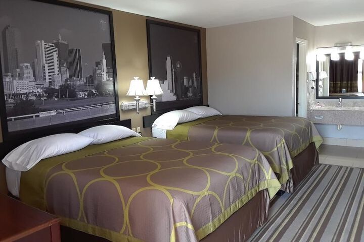 Room 8 of 17