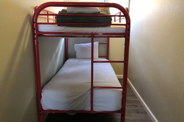 Cedar Inn & Suites