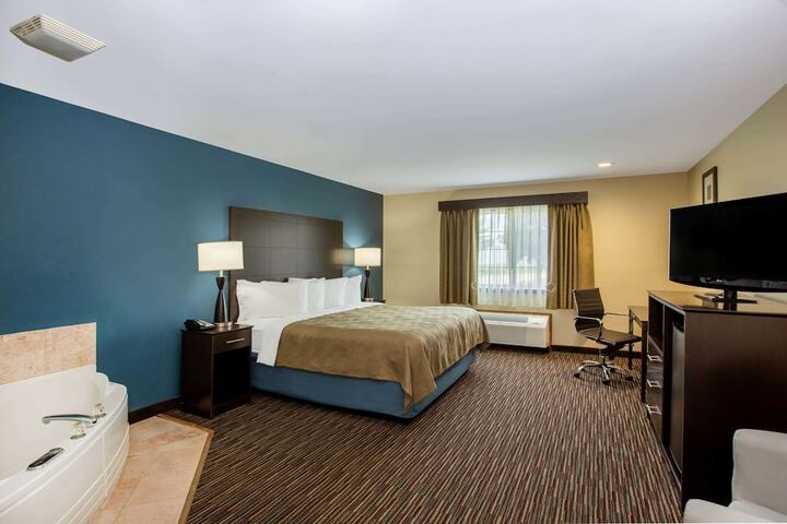 AmericInn by Wyndham Jefferson