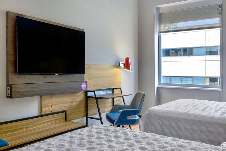 Room 33 of 46