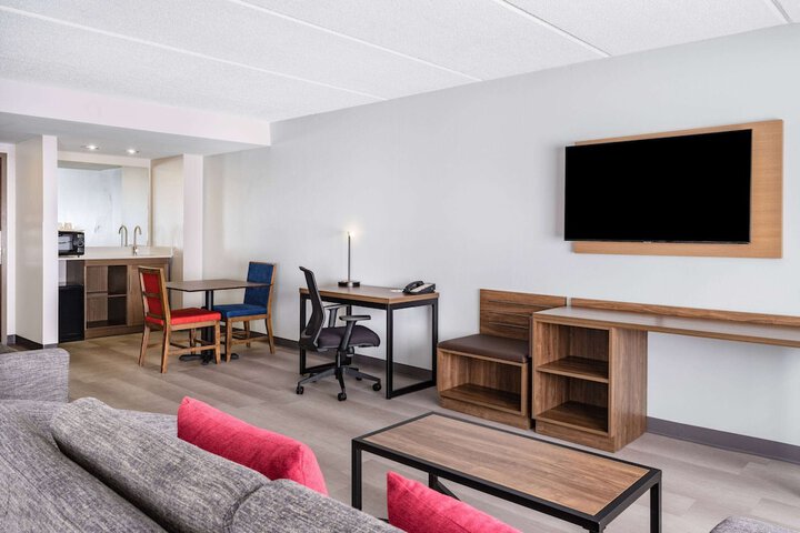 Room 11 of 34