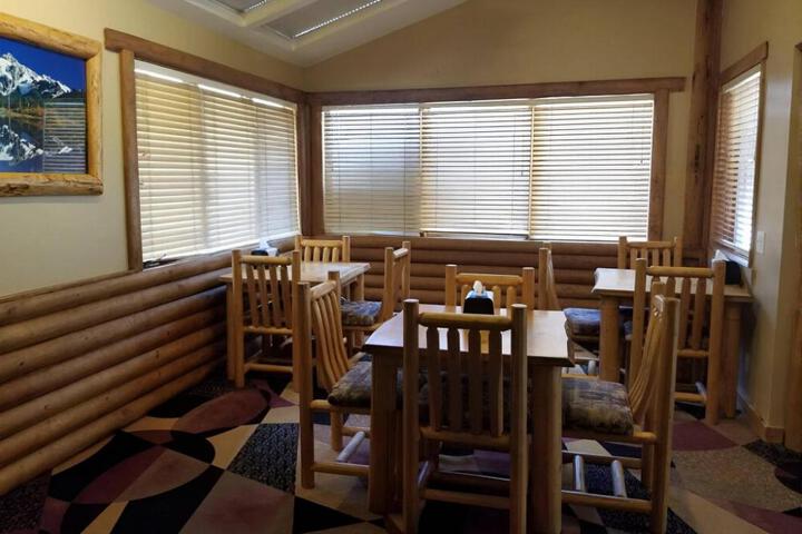 Sandpoint Inn