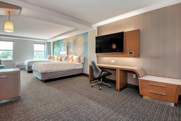 Courtyard by Marriott Raleigh Cary / Parkside Town Commons