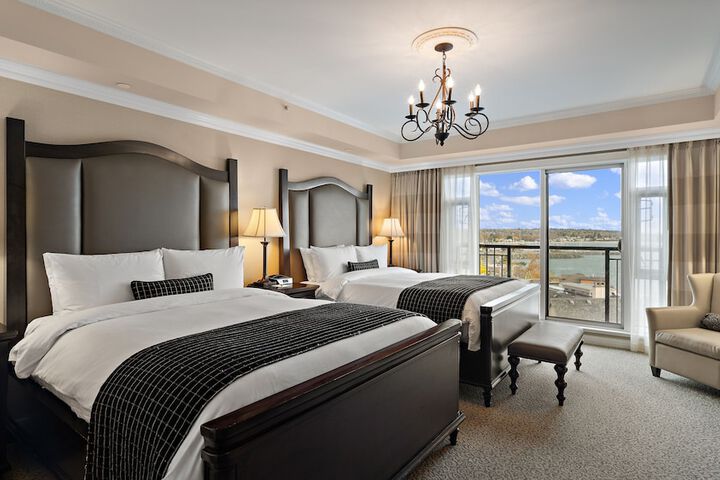 Oak Bay Beach Hotel