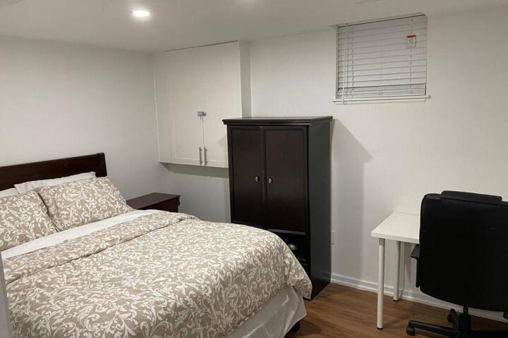 Adorable 3 Bedroom Apartment with Free Parking