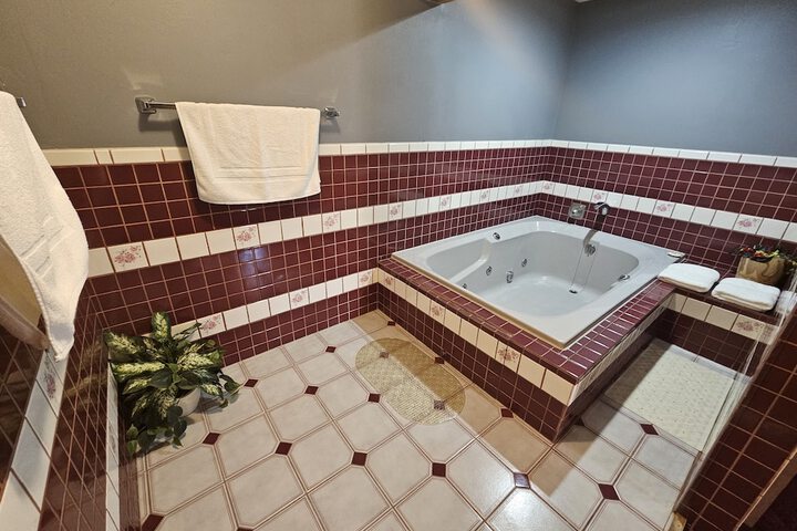 Hot Tub 16 of 16