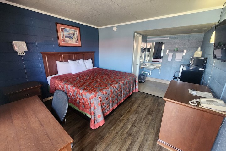 Room 10 of 17