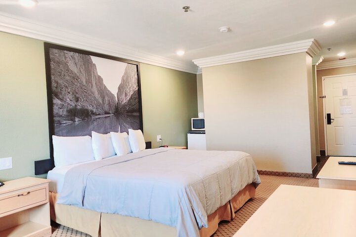 Room 10 of 24