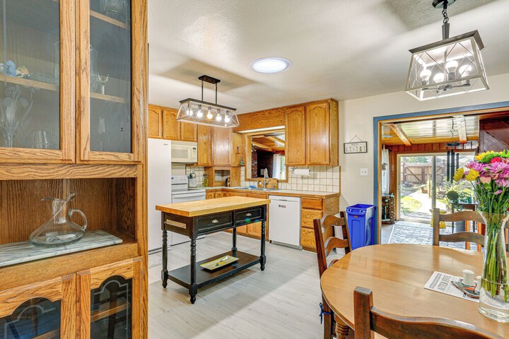 Burney Cottage w / Game Room: Walk to Town!