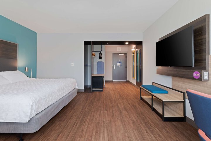 Room 25 of 43