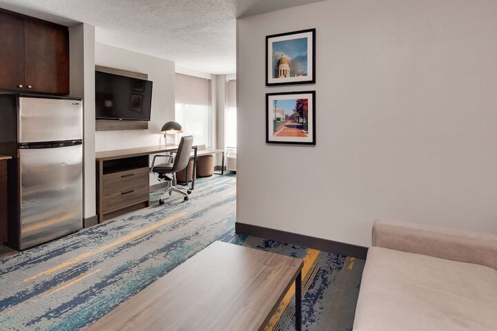 Room 4 of 25