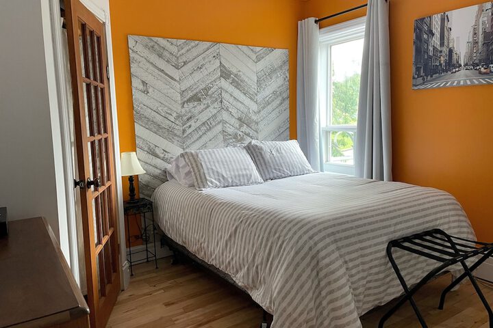Room 5 of 16