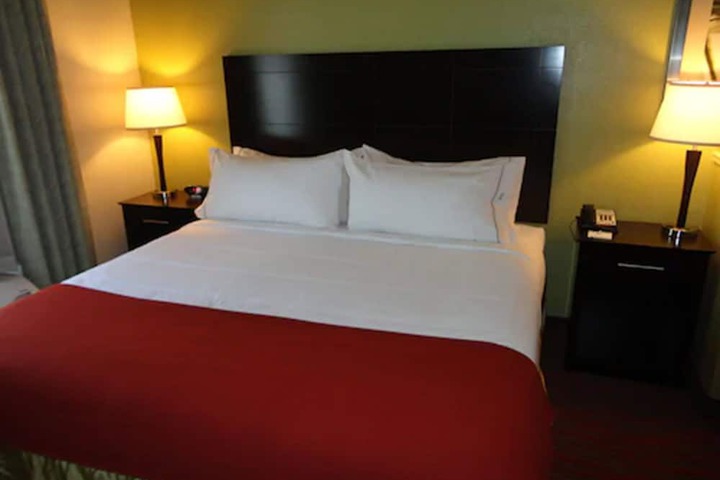 Holiday Inn Express Hotel & Suites Indianapolis North Carmel by IHG
