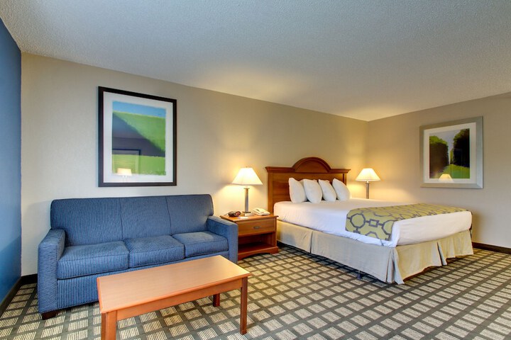 Baymont by Wyndham Galesburg