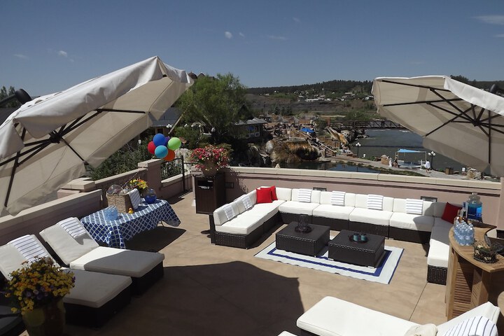Sundeck 43 of 74