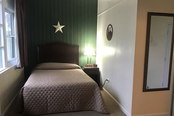 Room 32 of 68