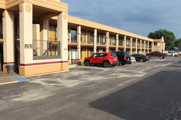 Hotel 7 of 34