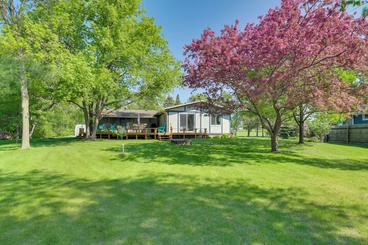 Home Rental on Detroit Lake: Dock Game Room!