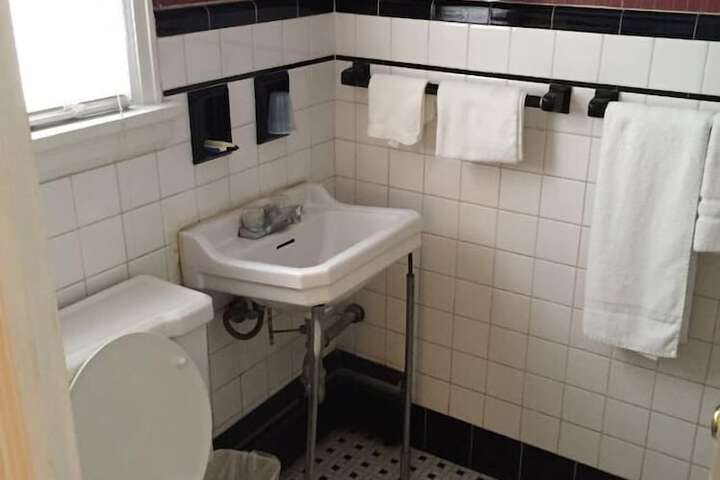 Room 8 of 9