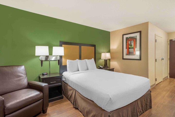 Room 10 of 24