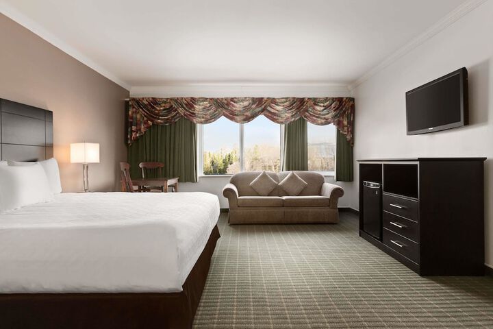 Room 6 of 15