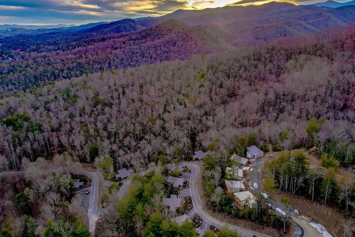 Pilot Cove Forest Lodging