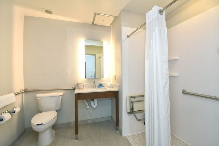 Room 15 of 38